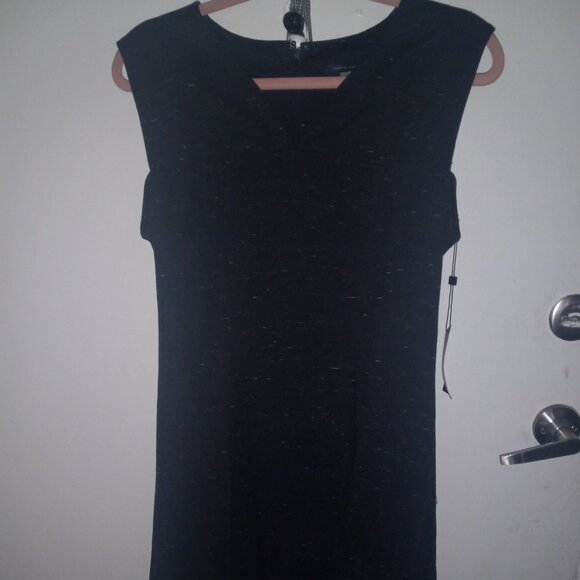 Size 8 pretty Tommy Hilfigure dress - Picture 5 of 5